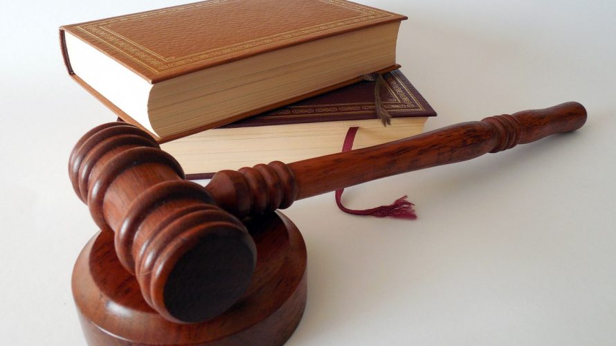 犯人を探して訴えてやる!誹謗中傷の被害者が弁護士に相談するメリットとは?